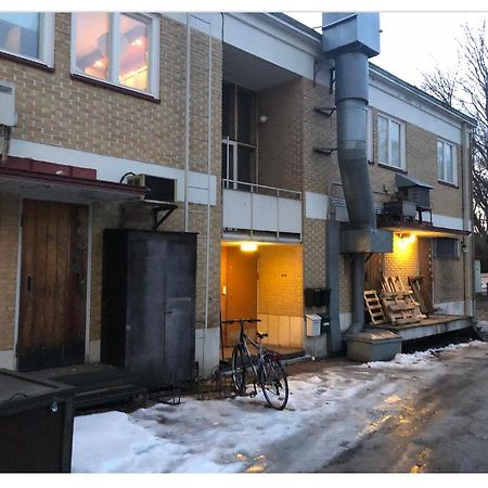 トゥルクYksio Kilometri Jokirannasta Foriltaアパートメント エクステリア 写真